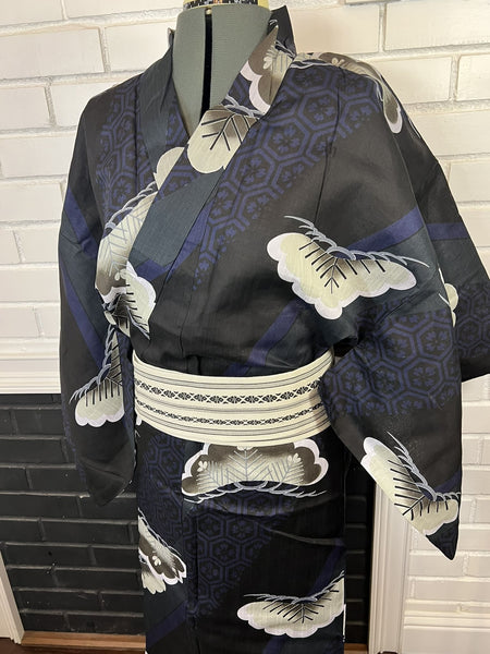 Japanese Men's YUKATA Full 3pc Set / Size: S-M, Traditional Yukata, Obi, Himo String - Pine and Tortoiseshell Pattern