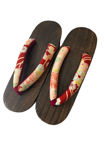 Japanese Women's Wooden Geta Sandals, Size 7.5-9 US / 24.5–25.5 cm, Floral Red Straps