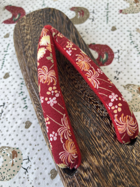 Japanese Women's Wooden Geta Sandals, Size 9–10.5 US / 25.5–26.5 cm, Traditional Seasonal Floral Pattern Straps