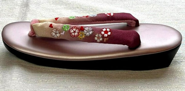 Japanese Floral Embroidered Zori Sandals: Pink Traditional Kimono Shoes