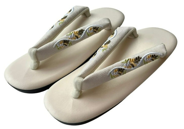 Japanese Zori Sandals: Floral Embroidered Kimono Footwear