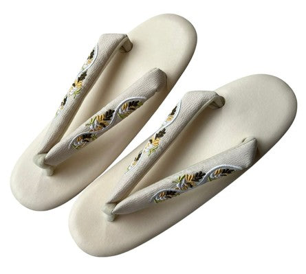 Japanese Zori Sandals: Floral Embroidered Kimono Footwear