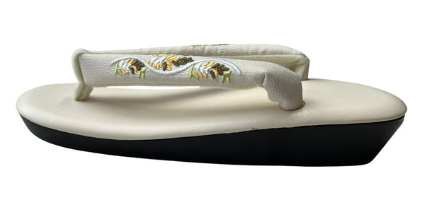 Japanese Zori Sandals: Floral Embroidered Kimono Footwear