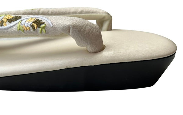 Japanese Zori Sandals: Floral Embroidered Kimono Footwear
