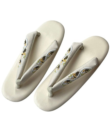 Japanese Zori Sandals: Floral Embroidered Kimono Footwear
