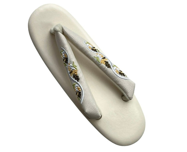 Japanese Zori Sandals: Floral Embroidered Kimono Footwear