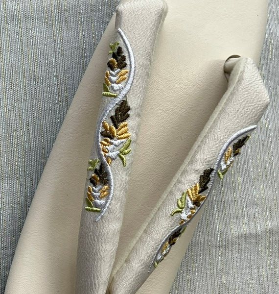 Japanese Zori Sandals: Floral Embroidered Kimono Footwear