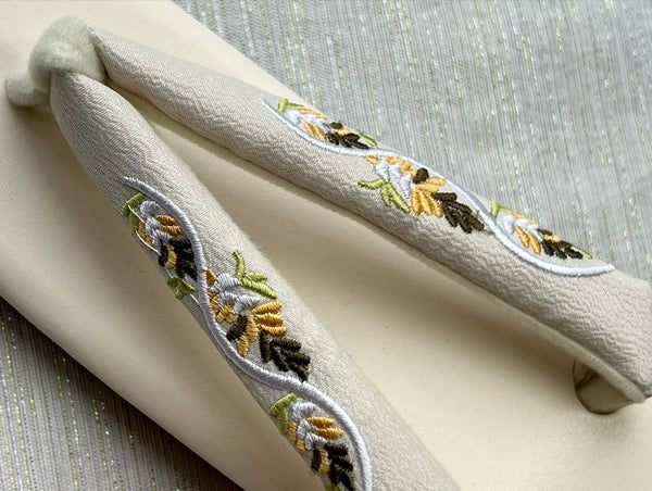 Japanese Zori Sandals: Floral Embroidered Kimono Footwear