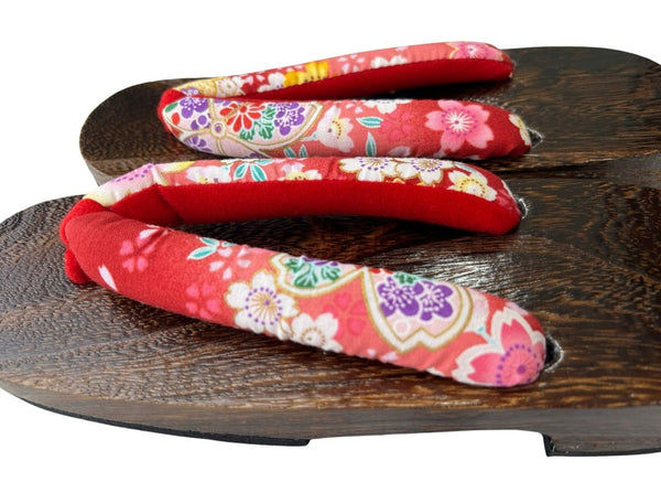 Japanese Women's Traditional Wooden Geta Sandals – Dark Wood with Pink Floral Thong Straps, Size 7.5