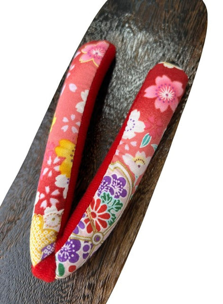 Japanese Women's Traditional Wooden Geta Sandals – Dark Wood with Pink Floral Thong Straps, Size 7.5