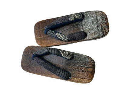 Japanese Children's Geta Sandals – Dark Grain Wood with Koi & Wave Pattern Straps, Size: US Youth 3