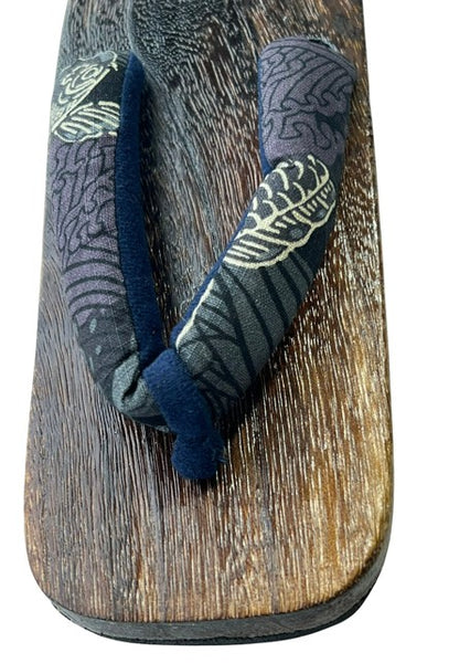 Japanese Children's Geta Sandals – Dark Grain Wood with Koi & Wave Pattern Straps, Size: US Youth 3