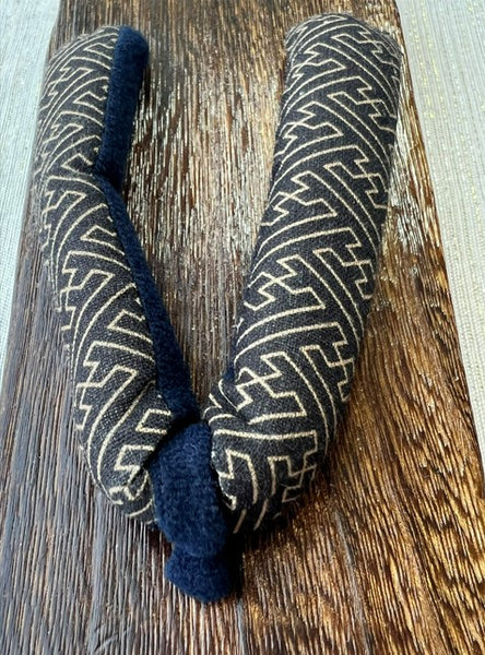 Japanese Children's Geta Sandals – Dark Grain Wood with Navy Geometric Pattern Straps, Size: US Youth 3