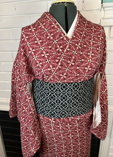 Vintage Japanese Kimono | Burgundy Floral Pattern | Women’s Traditional | Awase (Lined) Kimono
