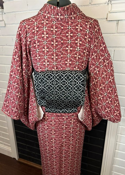 Vintage Japanese Kimono | Burgundy Floral Pattern | Women’s Traditional | Awase (Lined) Kimono