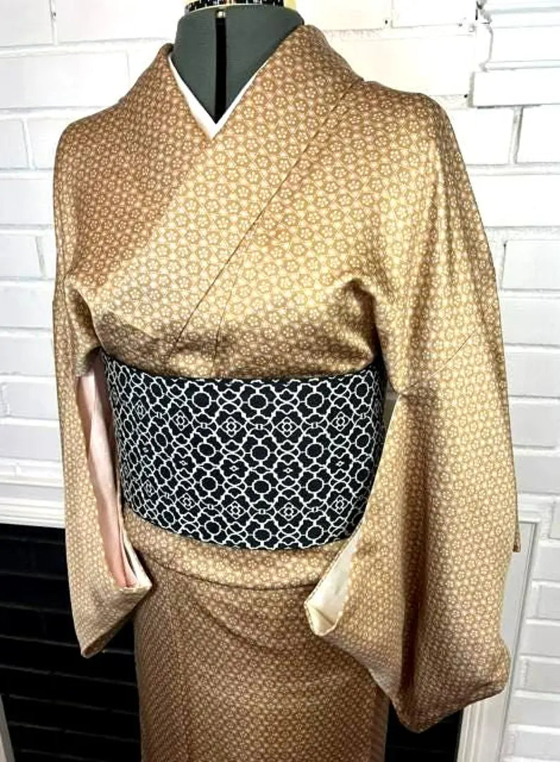 Vintage Japanese Awase Kimono – Light Brown with Geometric Floral Pattern
