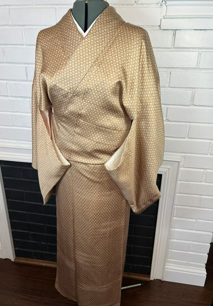 Vintage Japanese Awase Kimono – Light Brown with Geometric Floral Pattern