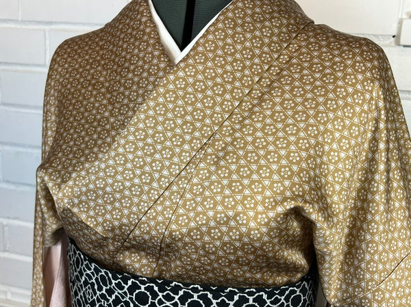 Vintage Japanese Awase Kimono – Light Brown with Geometric Floral Pattern