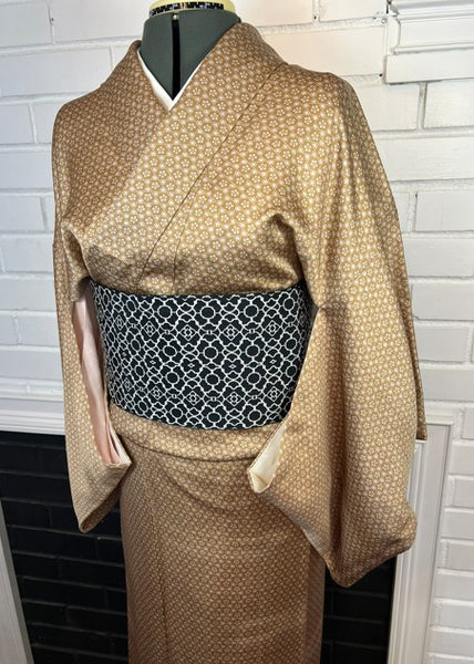 Vintage Japanese Awase Kimono – Light Brown with Geometric Floral Pattern