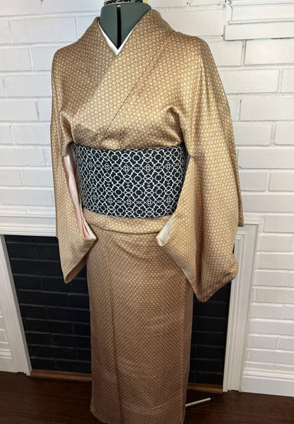 Vintage Japanese Awase Kimono – Light Brown with Geometric Floral Pattern