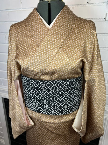 Vintage Japanese Awase Kimono – Light Brown with Geometric Floral Pattern