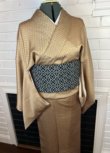 Vintage Japanese Awase Kimono – Light Brown with Geometric Floral Pattern