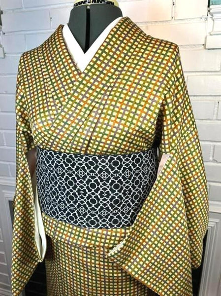 Vintage Silk Kimono and Zori Set – Autumn Geometric Pattern | Elegant Traditional Japanese outfit