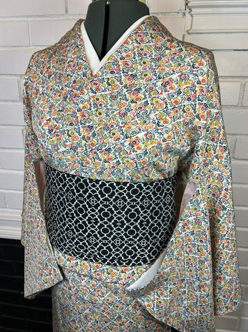 Vintage Silk Awase Kimono – White Multi-Color Floral Pattern | Fully Lined Traditional Japanese Kimono