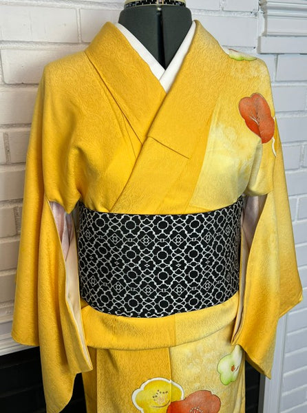 Vintage Silk Awase Kimono – Golden Yellow with Floral Motif – Traditional Lined Japanese Kimono