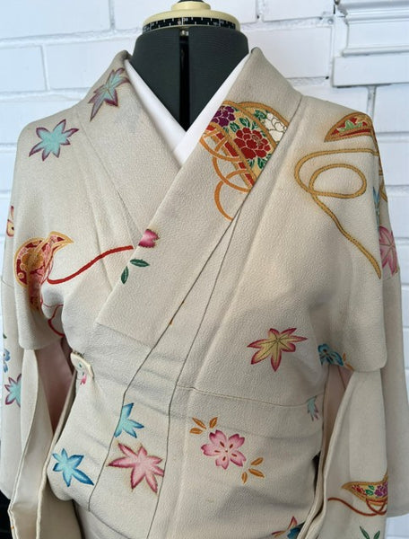 Vintage Silk Chirimen Awase Kimono in Cream – Floral & Fan Motif – Japanese Sakura Design – Elegant Traditional Wear