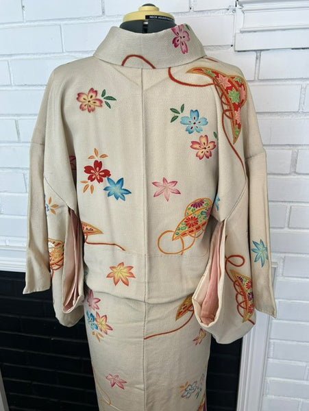 Vintage Silk Chirimen Awase Kimono in Cream – Floral & Fan Motif – Japanese Sakura Design – Elegant Traditional Wear