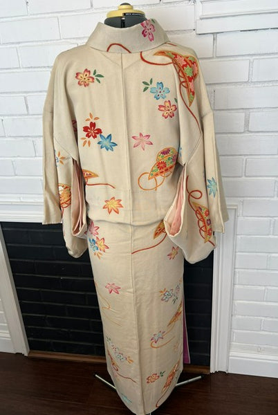 Vintage Silk Chirimen Awase Kimono in Cream – Floral & Fan Motif – Japanese Sakura Design – Elegant Traditional Wear