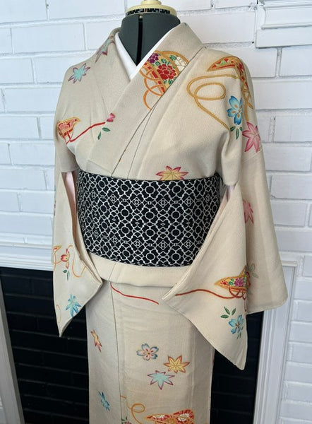 Vintage Silk Chirimen Awase Kimono in Cream – Floral & Fan Motif – Japanese Sakura Design – Elegant Traditional Wear