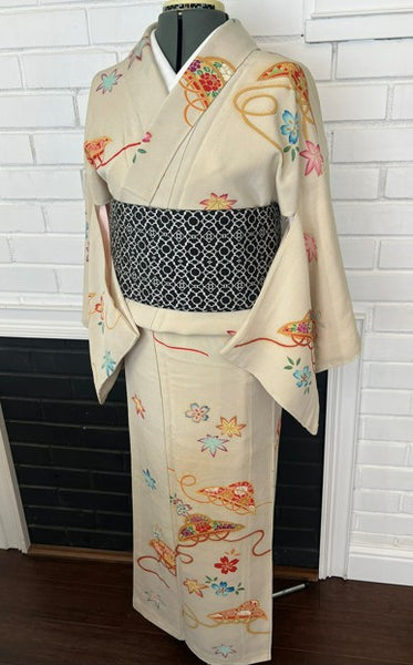 Vintage Silk Chirimen Awase Kimono in Cream – Floral & Fan Motif – Japanese Sakura Design – Elegant Traditional Wear