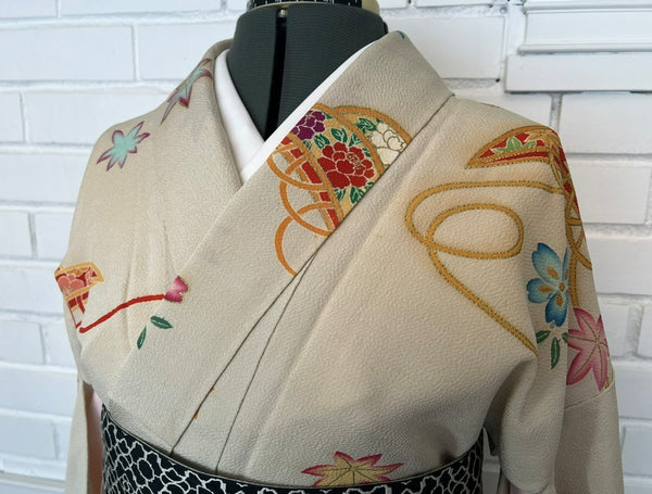 Vintage Silk Chirimen Awase Kimono in Cream – Floral & Fan Motif – Japanese Sakura Design – Elegant Traditional Wear