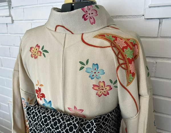 Vintage Silk Chirimen Awase Kimono in Cream – Floral & Fan Motif – Japanese Sakura Design – Elegant Traditional Wear
