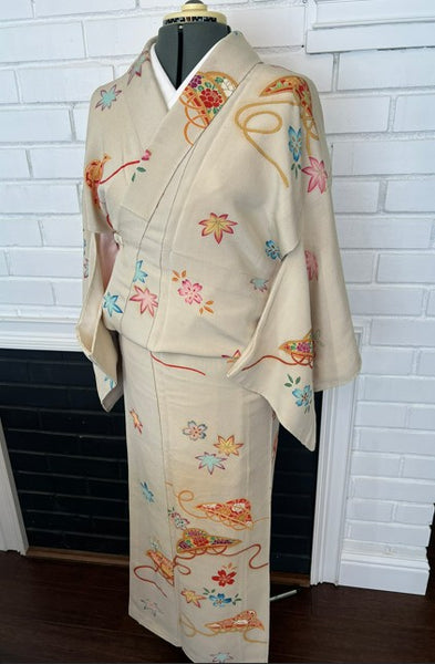 Vintage Silk Chirimen Awase Kimono in Cream – Floral & Fan Motif – Japanese Sakura Design – Elegant Traditional Wear