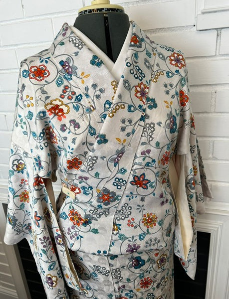 Vintage Awase Kimono – Elegant Floral Japanese Kimono in Soft White