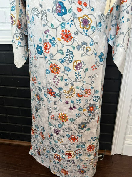 Vintage Awase Kimono – Elegant Floral Japanese Kimono in Soft White