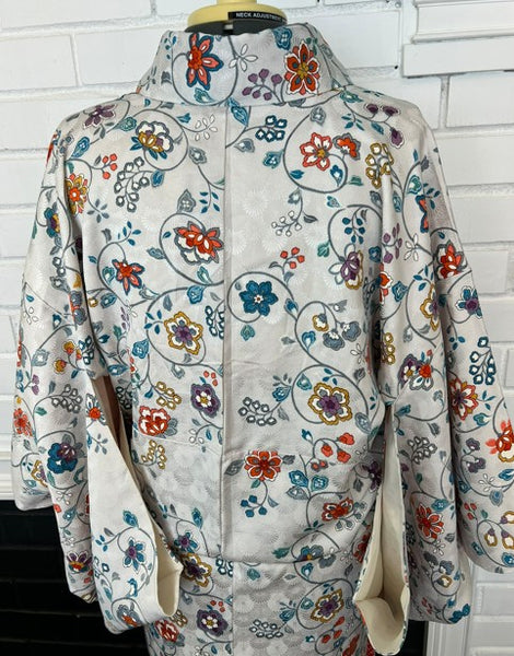 Vintage Awase Kimono – Elegant Floral Japanese Kimono in Soft White