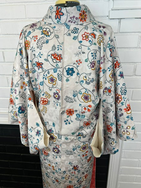 Vintage Awase Kimono – Elegant Floral Japanese Kimono in Soft White