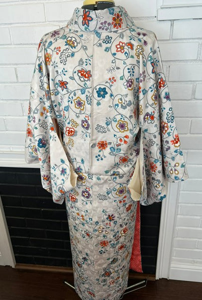 Vintage Awase Kimono – Elegant Floral Japanese Kimono in Soft White
