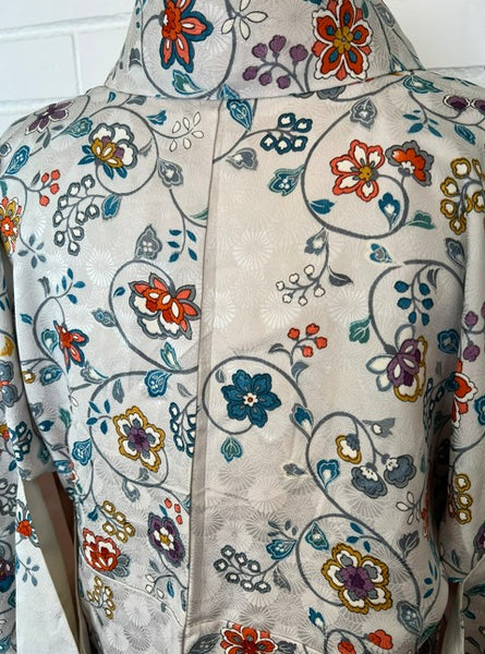 Vintage Awase Kimono – Elegant Floral Japanese Kimono in Soft White