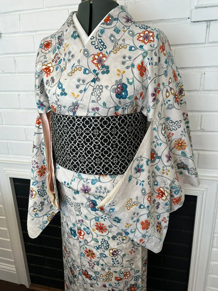 Vintage Awase Kimono – Elegant Floral Japanese Kimono in Soft White