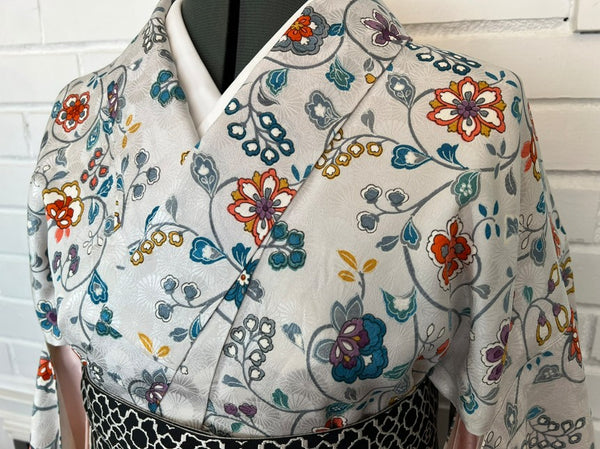 Vintage Awase Kimono – Elegant Floral Japanese Kimono in Soft White