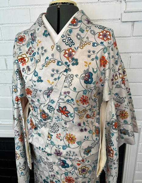 Vintage Awase Kimono – Elegant Floral Japanese Kimono in Soft White