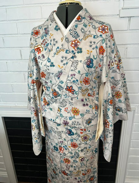 Vintage Awase Kimono – Elegant Floral Japanese Kimono in Soft White