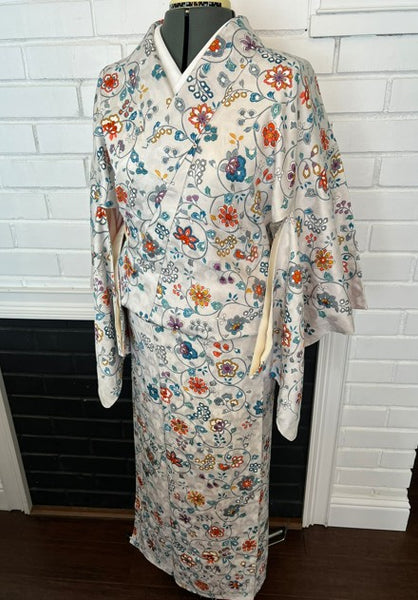 Vintage Awase Kimono – Elegant Floral Japanese Kimono in Soft White