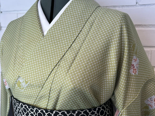 Japanese Awase Kimono / Olive Green Komon with Floral Motif, Size: M-L