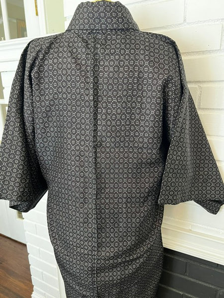 Japanese Vintage Petite Awase Kimono – Kasuri-Style Cross Pattern, Hand-Sewn Cotton Lined Kimono